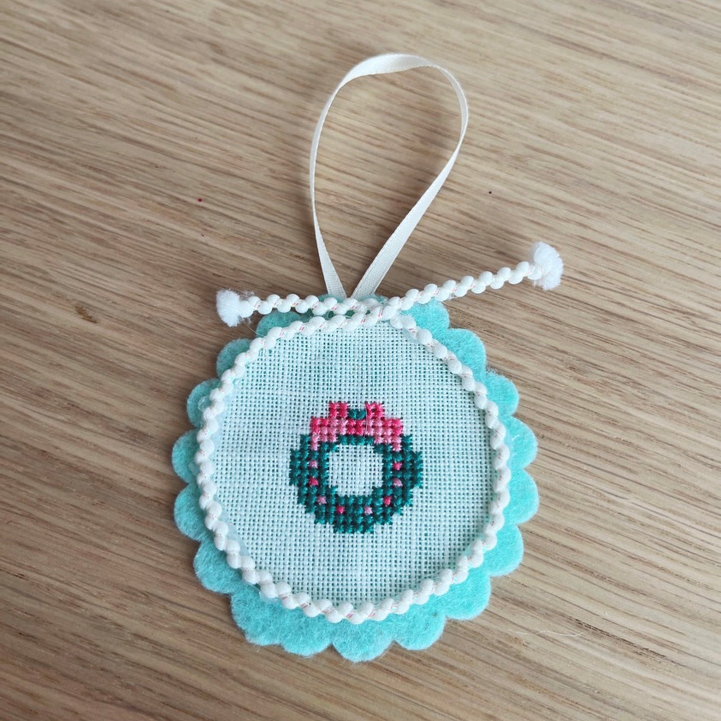 La mini broderie Couronne